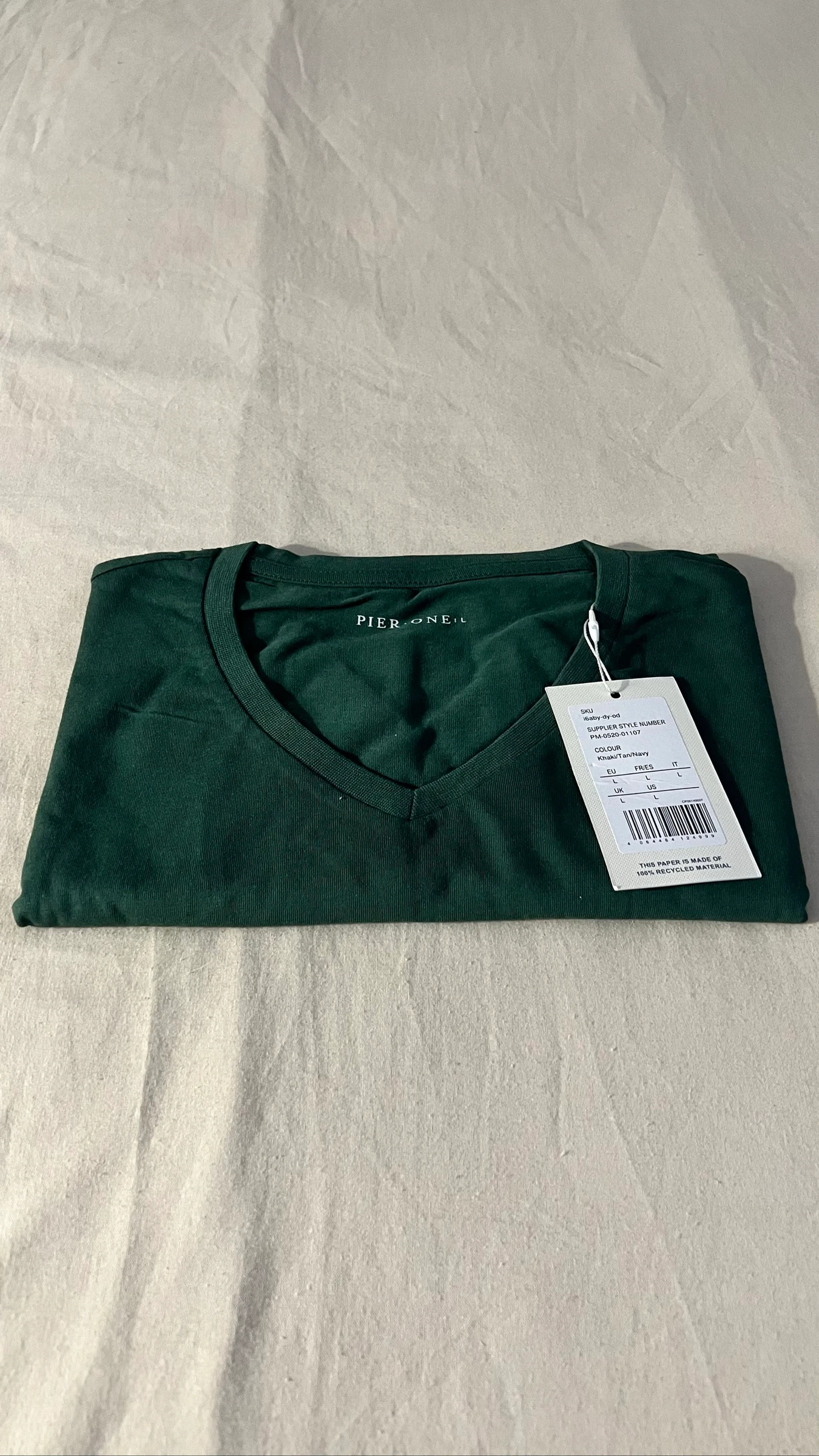 Camiseta V-Neck para Hombre Verde Oscuro Simple y Versátil – photo 2